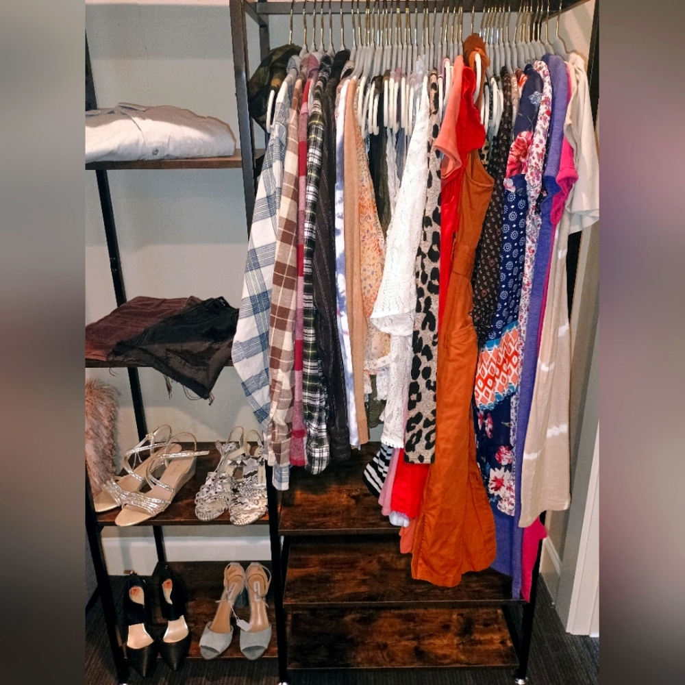 Now Up for Bid: Gently Used Fashion, Shoes, Handbags & Accessories! Read Rules!